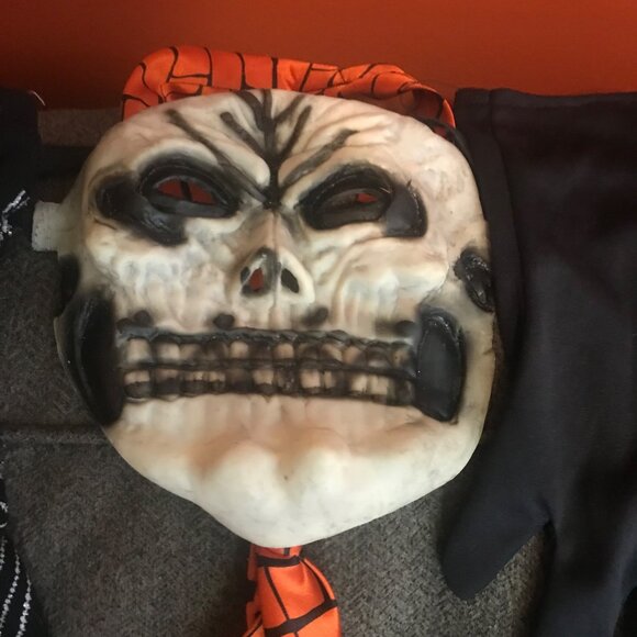 Spooky Skeleton Mask Spider Socks Halloween Tie & Gloves Set - Picture 3 of 4